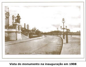Vista do monumento na inauguração em 1908