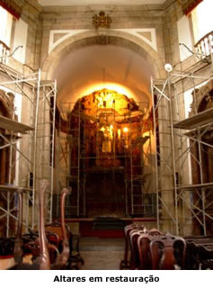 Altares em restauração