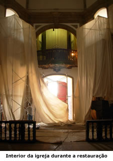 Interior da igreja durante a restauração